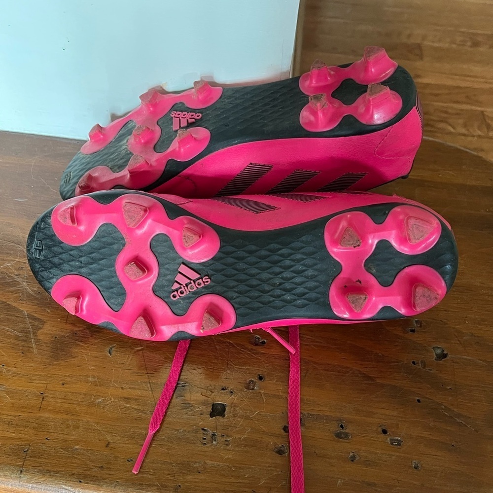 Girls size 5.5 Adidas soccer cleats - Picture 5 of 9